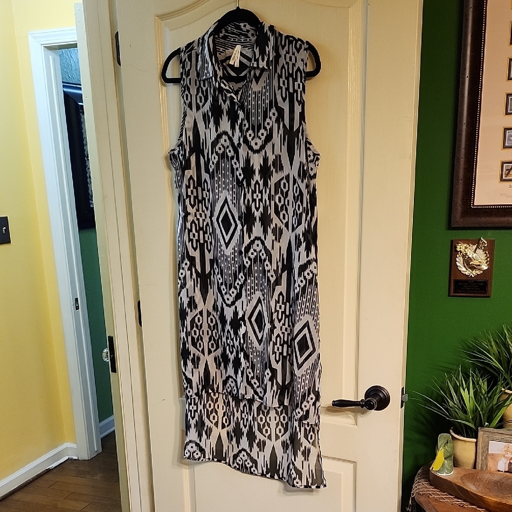 GLAM DOLLZ SHEER BLACK and WHITE PATTERNED BUTTON DOWN COVER-UP DRESS